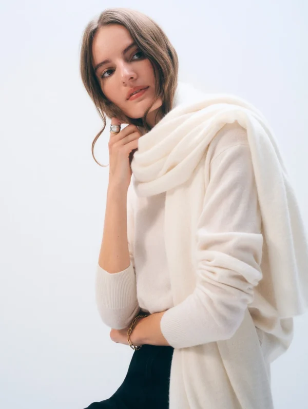Cashmere Travel Wrap | Soft White - Image 3